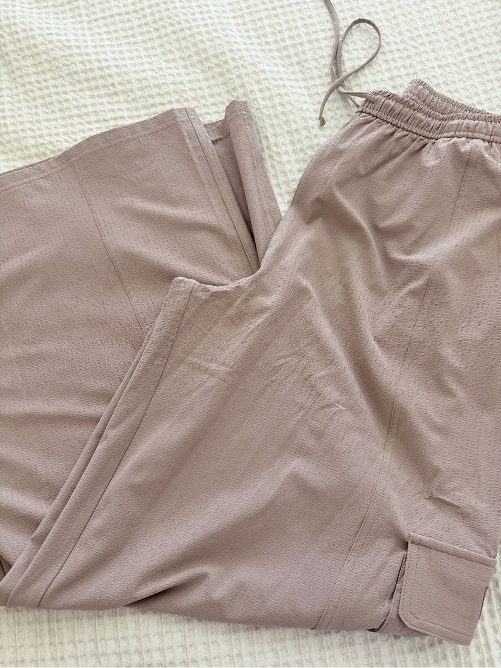 ALO Wide-Leg Cargo Pants